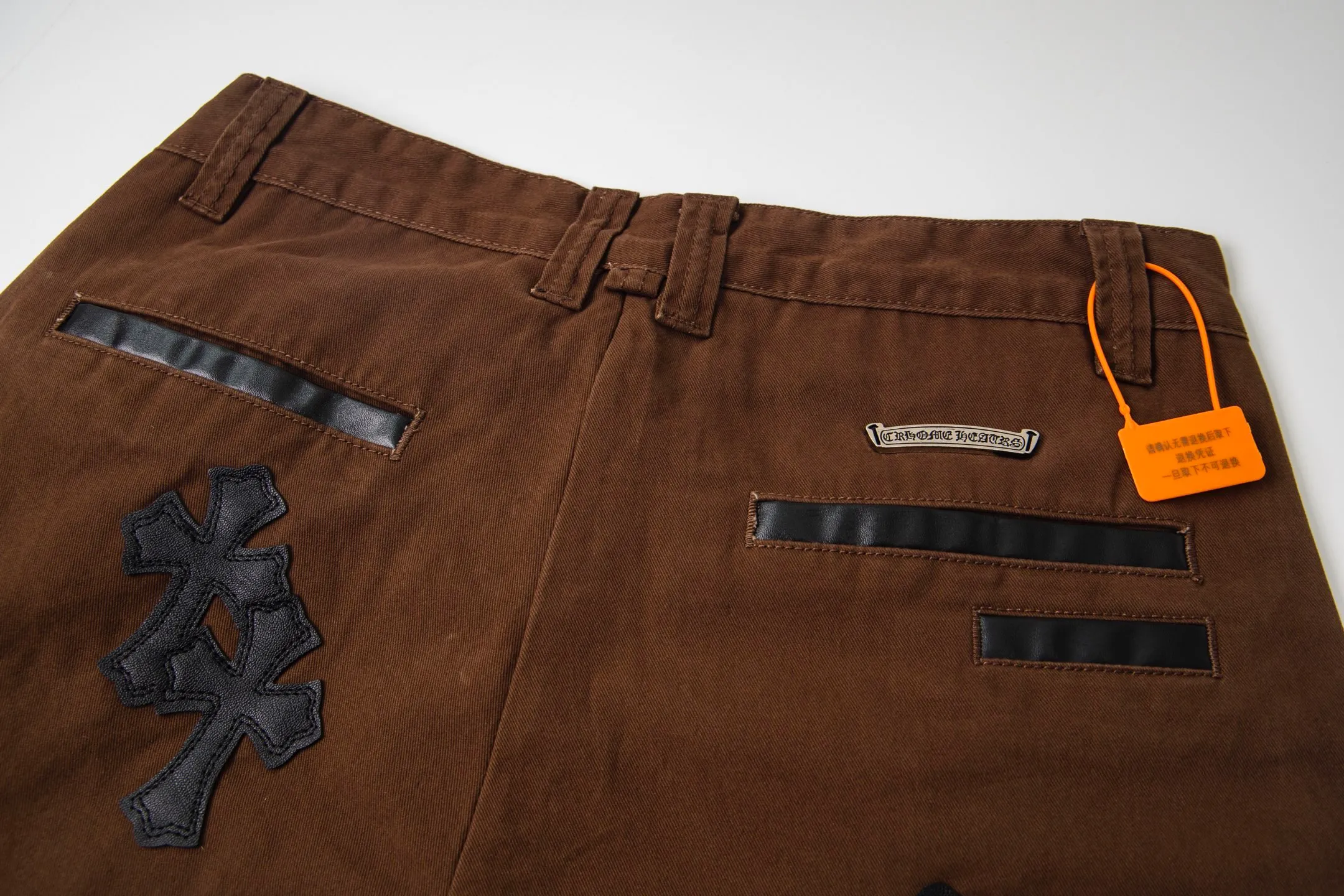 P270 💰 (Top version) Chrome Hearts | Chrome Hearts Brown Casual Cross Patched Leather Jeans - Full of exploring the ultimate in fashion, Chrome Hearts' new Chrome Hearts pants cleverly integrate camouflage cross, camouflage cross and other elements to break the traditional boundaries. Mattyboy's clever fusion of overalls and khaki jeans, the same style, brings endless matching inspiration to fashionistas! Whether it is daily wear or fashion experiment, these pants can bring you an excellent fashion experience. Color: Brown Size: 28-30-32-34 (corresponds to S-M-L-XL)